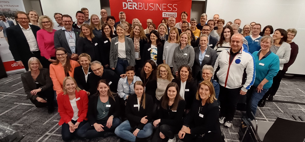 BU: Das DER BT Team aus der Frankfurter Zentrale, einige Teilnehmer und die angereisten Leistungsträger beim DER BUSINESS Travel Club 2024 © DERPART